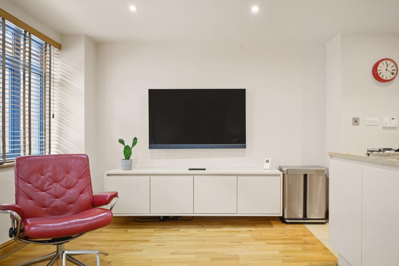 Lovely 2 Double Bedroom Flat With Patio Manchester Exterior foto