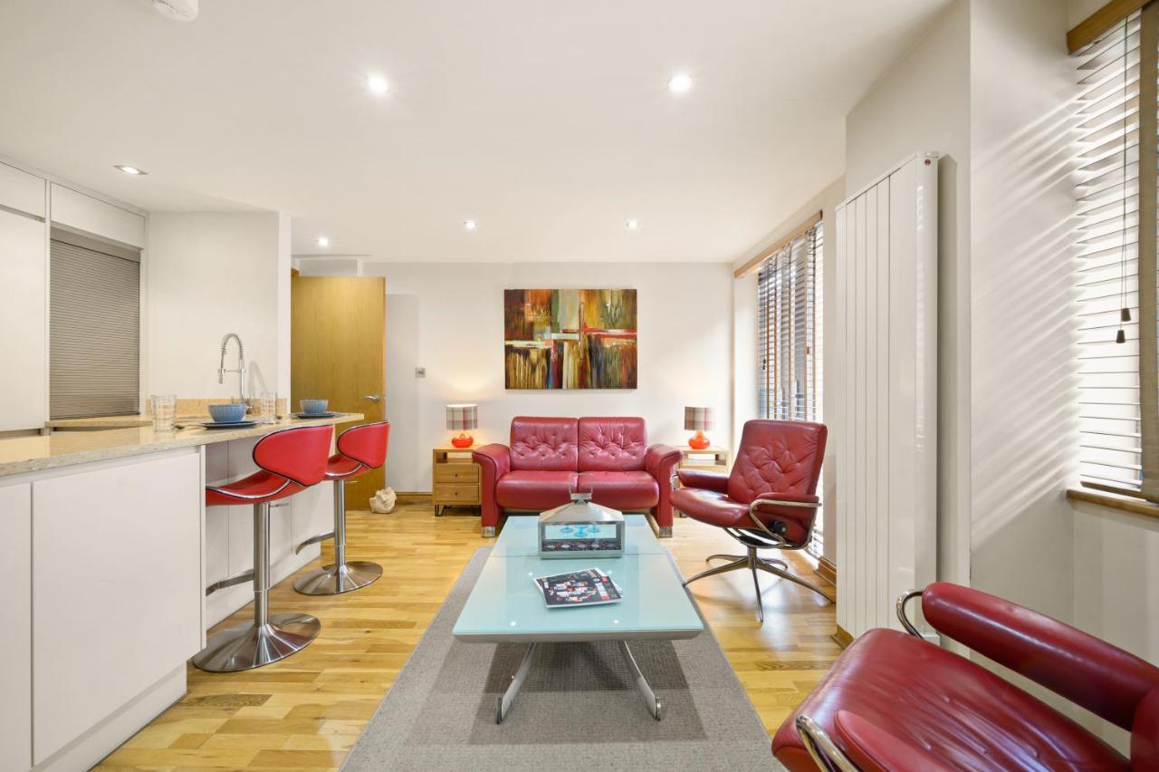 Lovely 2 Double Bedroom Flat With Patio Manchester Exterior foto